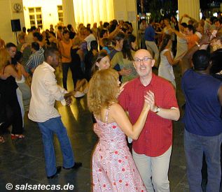 Aachen: Salsa am Eisenbrunnen