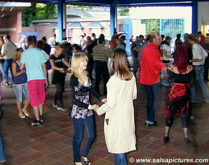 Salsa: Tanzbrunnen Frechen bei Köln