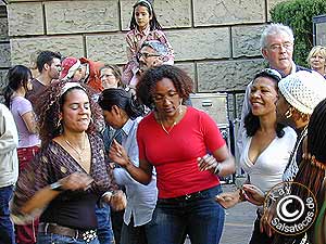 Wuppertal: Open Air Salsa vor dem Live-Club Barmen