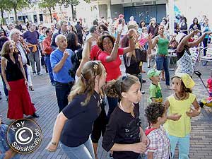 Wuppertal: Open Air Salsa vor dem Live-Club Barmen